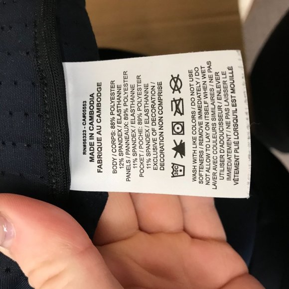 NIKE PRO ~ MENS MEDIUM ~ BLACK HOODED SHORT SLEEVE FITNESS TOP CQ8343-010 - Picture 7 of 8